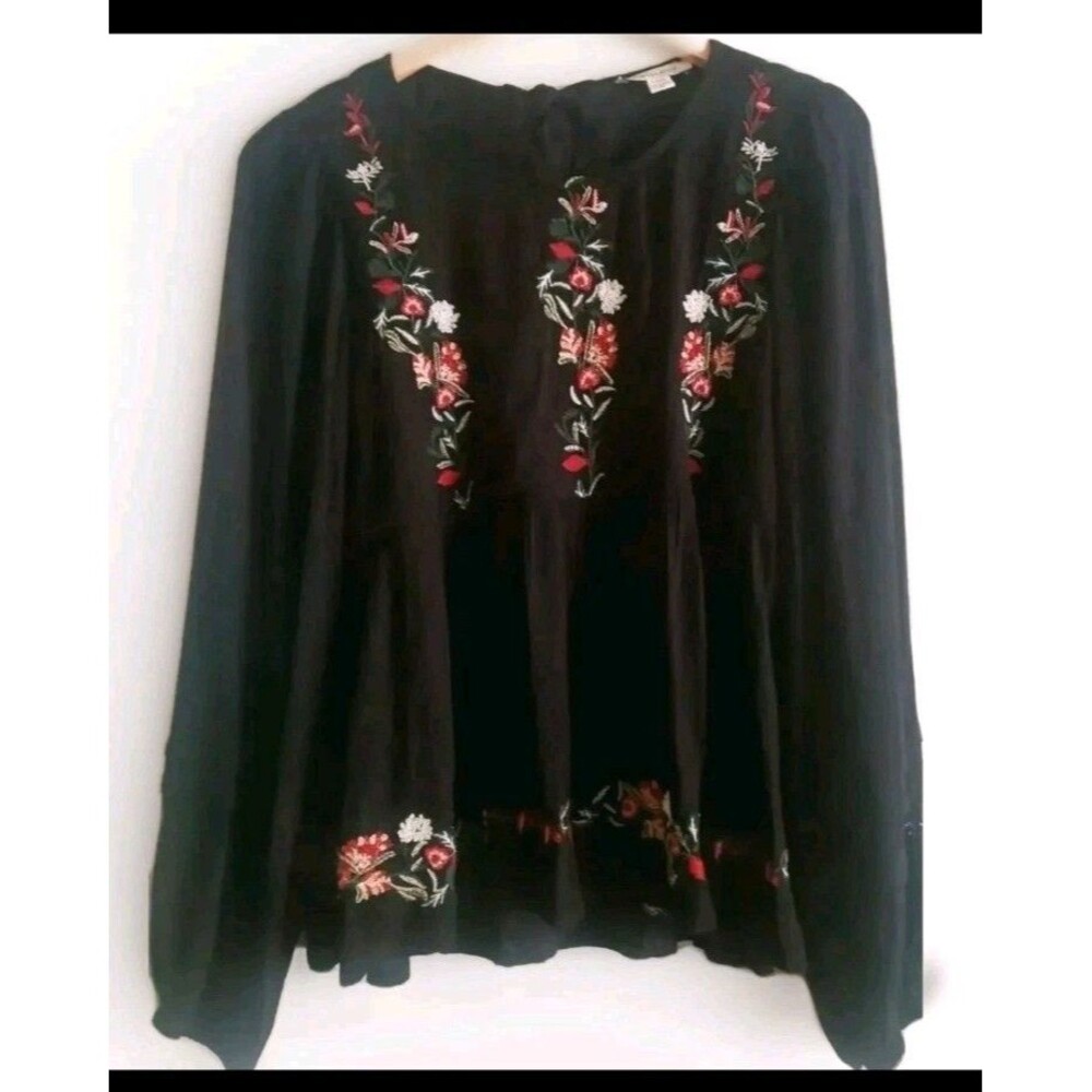 American Eagle Blouse Black  Embroidered Floral Open Back Neck Tie Size Small - Picture 3 of 7